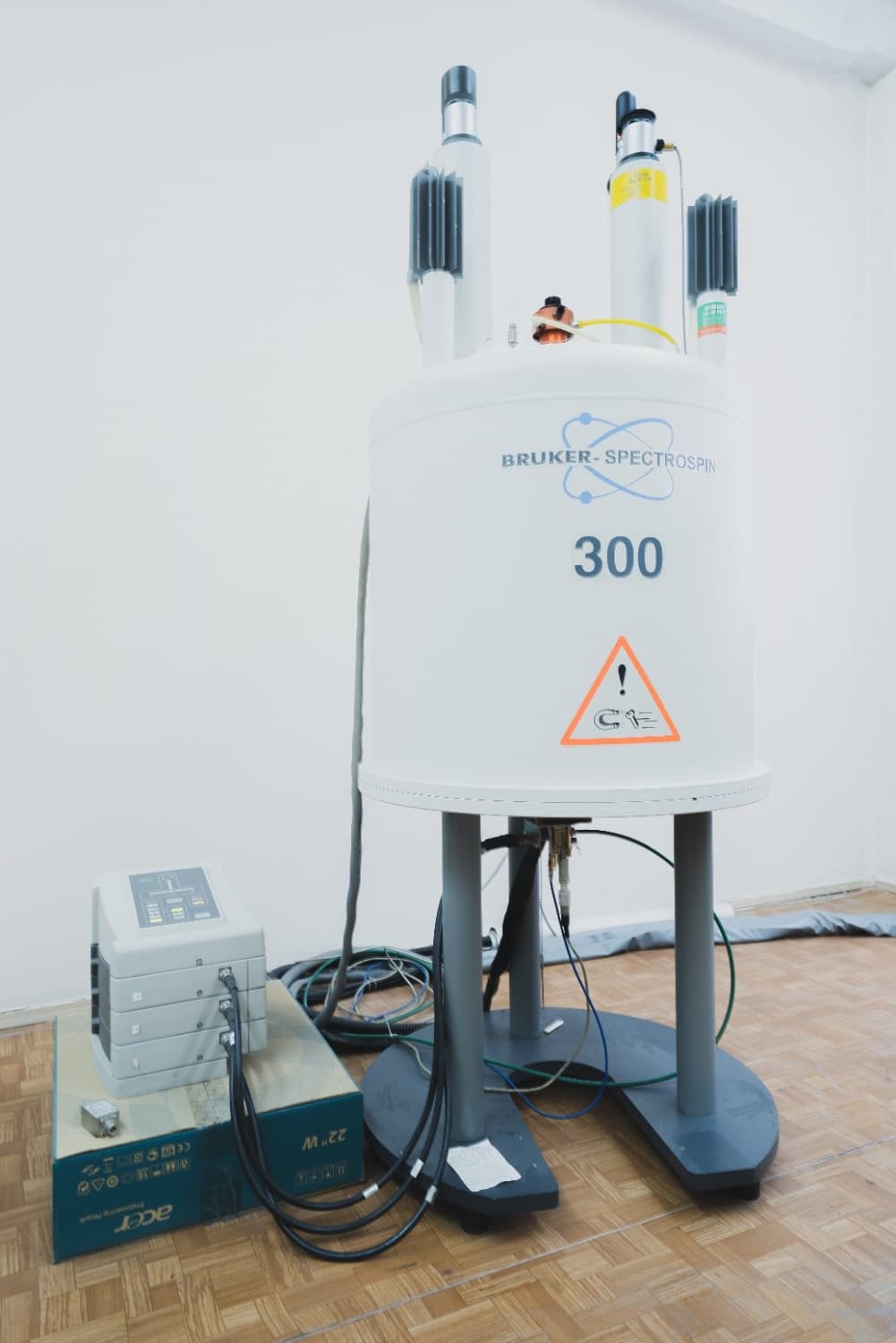 ЯМР-спектрометр высокого разрешения AVANCE DPX